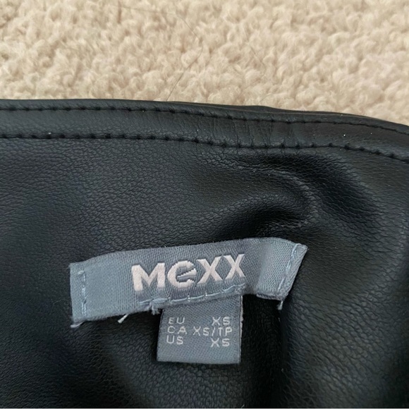 Vegan Leather Leggings - Picture 5 of 5